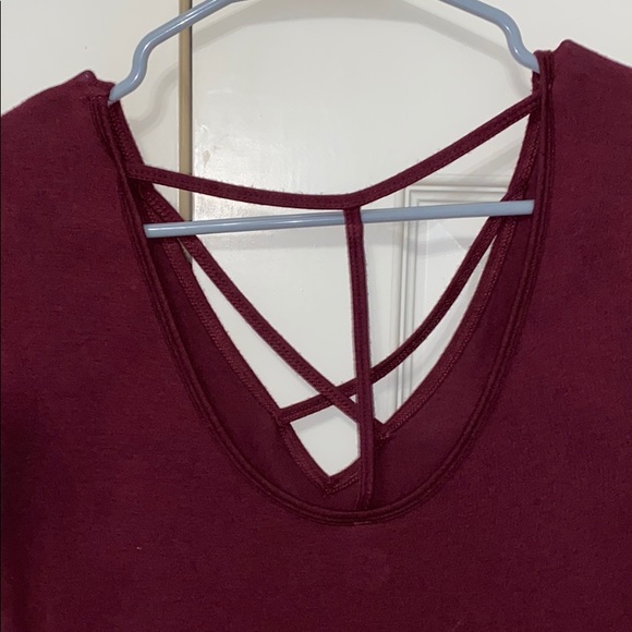 Semi open back basic tee - Picture 3 of 3